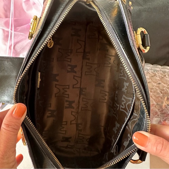 Metro City ITALY HANDBAG $400 Retail - Picture 7 of 14